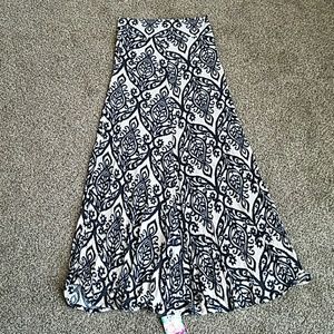 NWT! Gorgeous maxi skirt